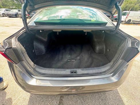 Used 2025 Nissan Altima 2.5 SV FWD image 12