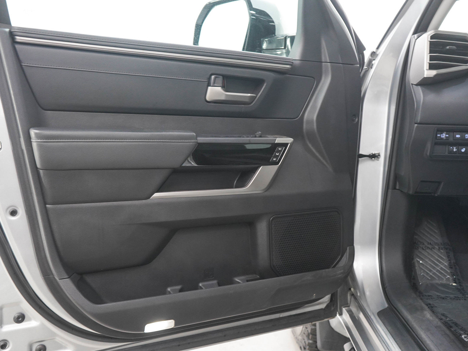 Used 2022 Toyota Tundra Limited AWD/4WD image 18