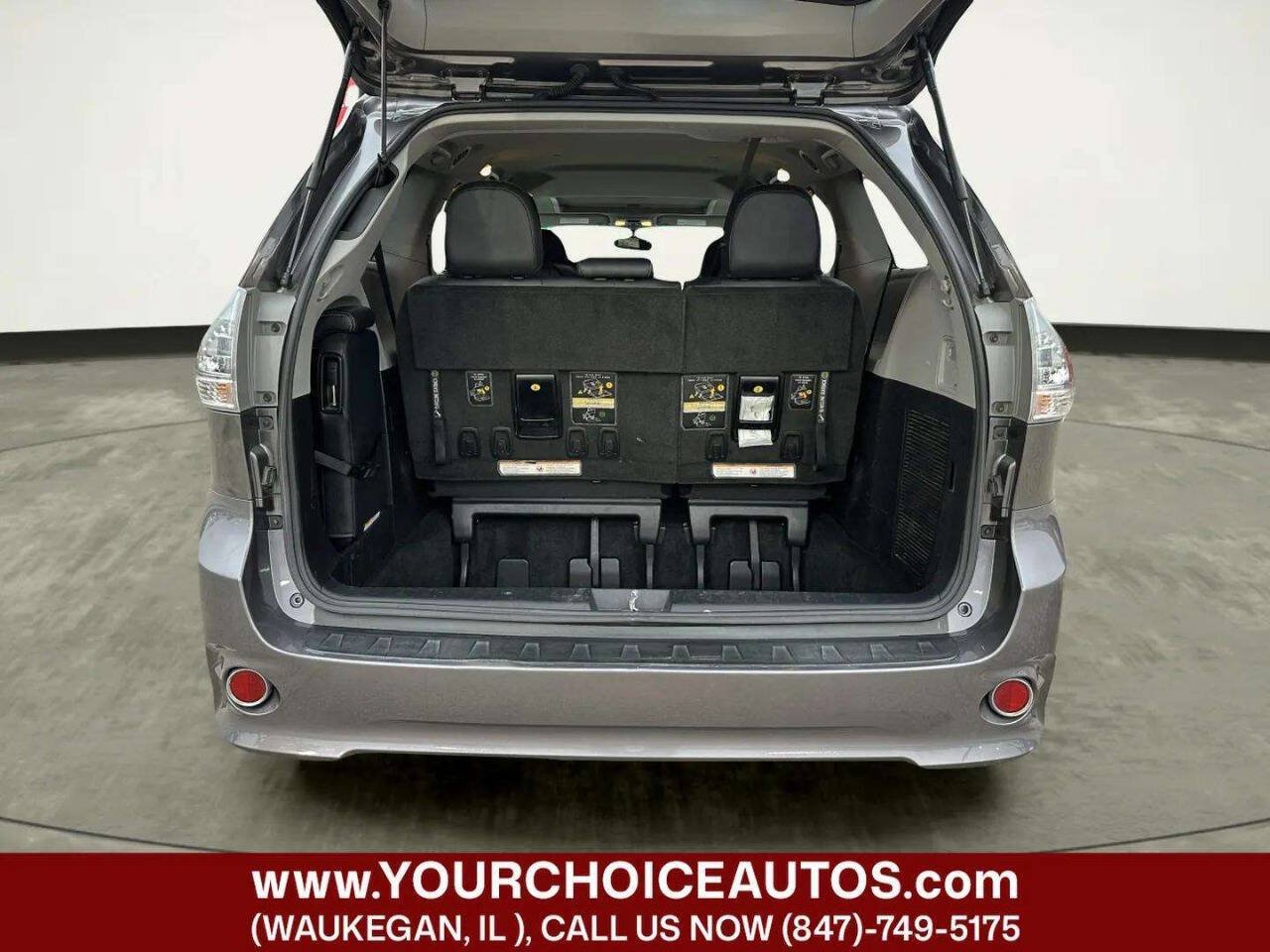 Used 2015 Toyota Sienna SE FWD image 14
