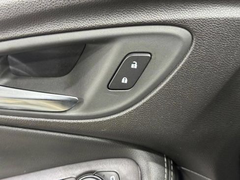 Used 2024 Buick Encore GX Sport Touring AWD/4WD image 18