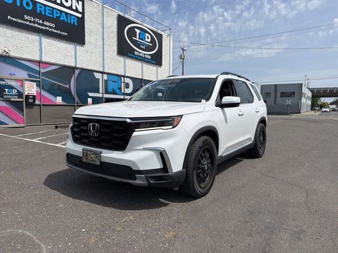 Used 2025 Honda Pilot Elite image 1