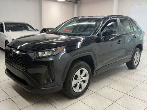 Used 2021 Toyota RAV4 LE w/ Carpet Mat Package (TMS) AWD/4WD image 3