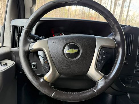 Used 2016 Chevrolet Express 2500 image 19