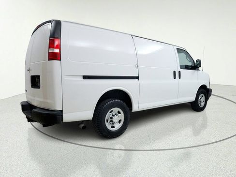 Used 2018 Chevrolet Express 3500 w/ Driver Convenience Package RWD image 6