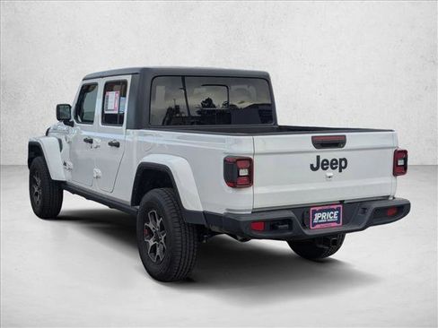 Used 2021 Jeep Gladiator Willys image 7