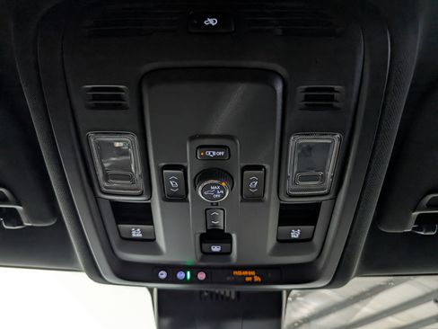 Used 2025 GMC Yukon AT4 w/ AT4 Premium Package AWD/4WD image 27