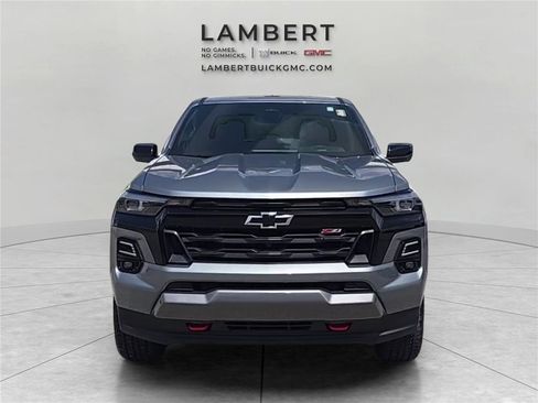 Used 2025 Chevrolet Colorado Z71 w/ Technology Package AWD/4WD image 8