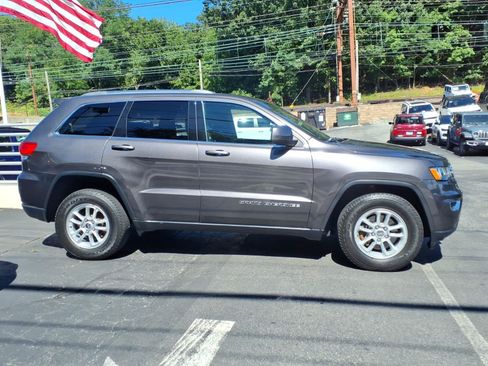 Used 2018 Jeep Grand Cherokee Laredo AWD/4WD image 4