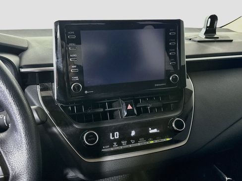 Used 2021 Toyota Corolla LE FWD image 18