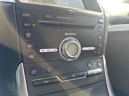 Used 2018 Ford Edge Titanium w/ Equipment Group 302A AWD/4WD image 24