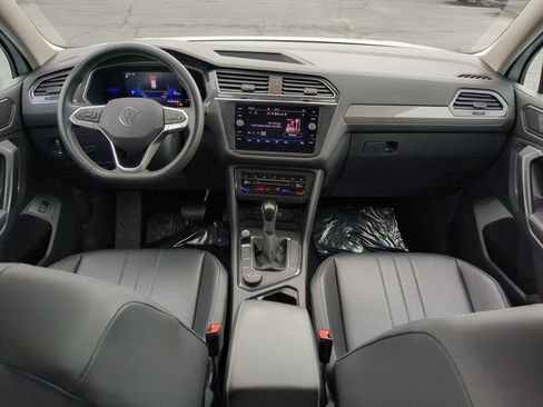 Used 2022 Volkswagen Tiguan SE w/ Panoramic Sunroof Package AWD/4WD image 30