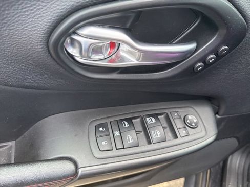 Used 2022 Jeep Cherokee Trailhawk w/ Sound & Nav Group AWD/4WD image 8
