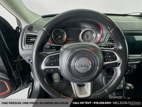 Used 2019 Jeep Compass Trailhawk AWD/4WD image 11