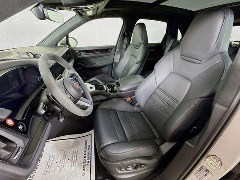Certified 2026 Porsche Cayenne GTS image 5