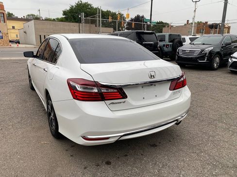 Used 2017 Honda Accord LX image 10
