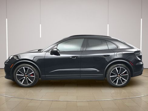 Certified 2025 Porsche Macan 4S Electric AWD/4WD image 2