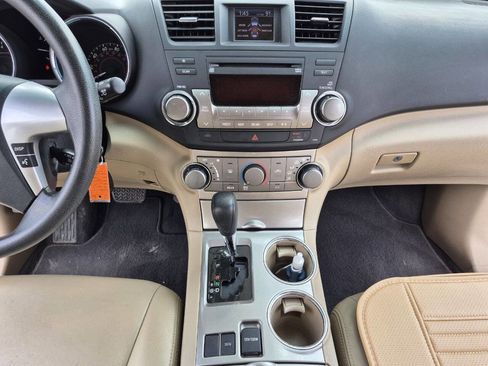 Used 2012 Toyota Highlander FWD image 24