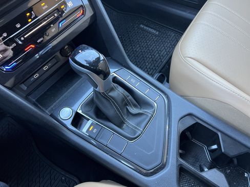 Certified 2024 Volkswagen Tiguan SE image 24