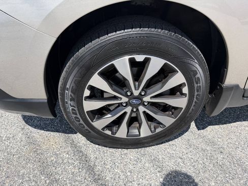 Used 2017 Subaru Outback 2.5i Limited AWD/4WD image 34