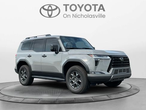 Used 2024 Lexus GX 550 AWD/4WD image 7