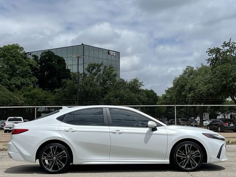 Used 2025 Toyota Camry XSE FWD image 3