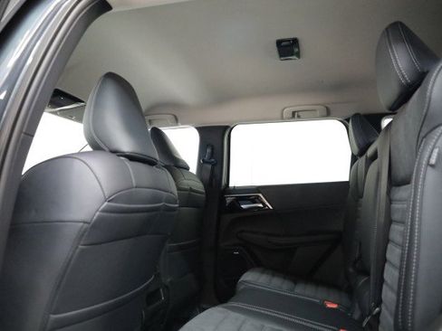 New 2025 Mitsubishi Outlander SE image 16