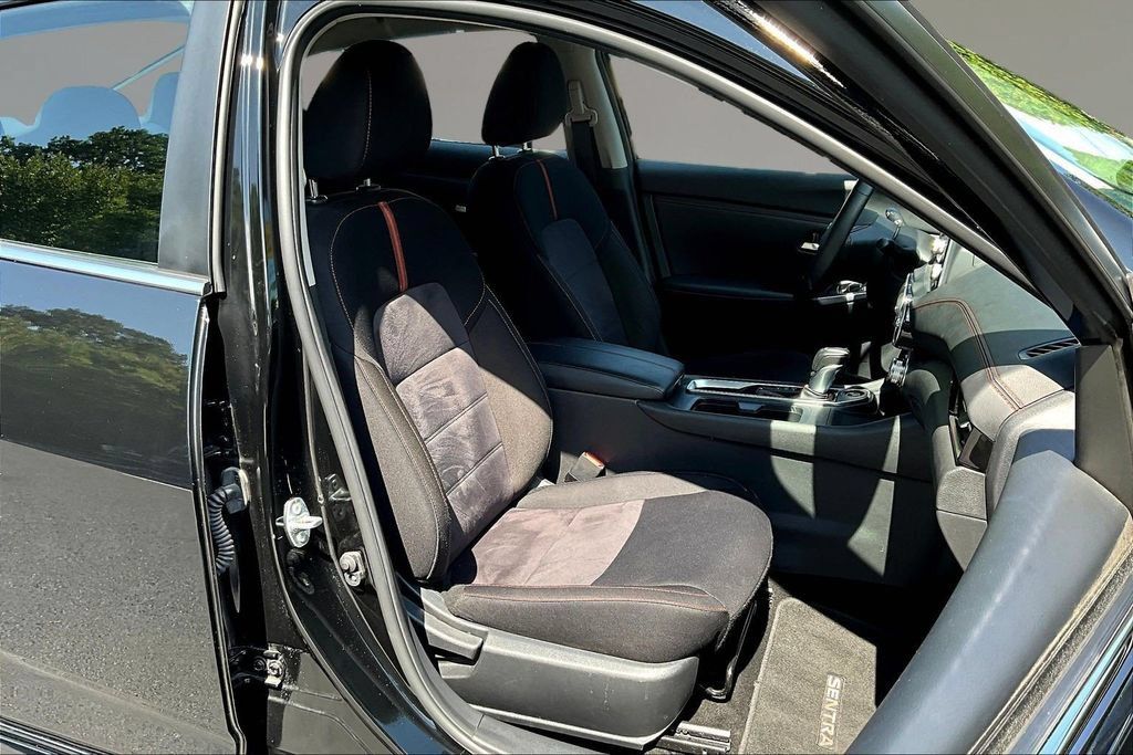 Used 2025 Nissan Sentra SR FWD image 25
