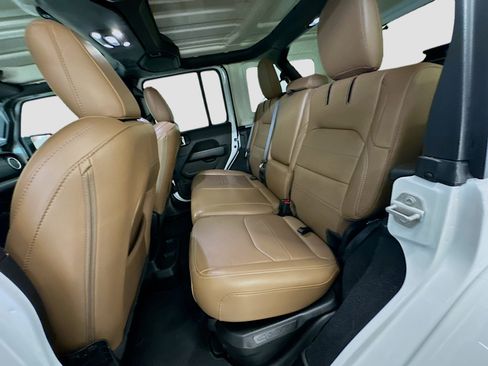 Used 2023 Jeep Wrangler Sahara image 29