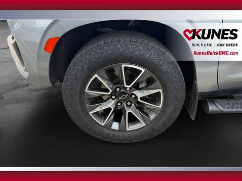 Used 2023 Chevrolet Tahoe Z71 w/ Luxury Package AWD/4WD image 13