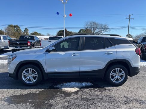 Used 2022 GMC Terrain SLE w/ Driver Convenience Package image 8