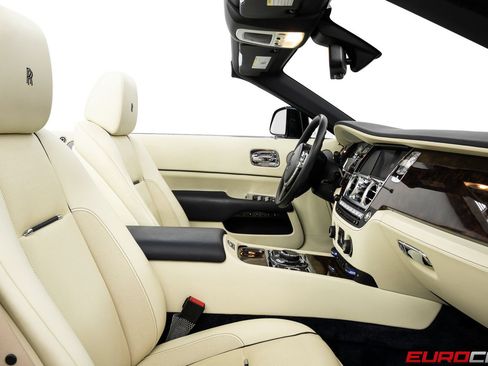 Used 2017 Rolls-Royce Dawn RWD image 35