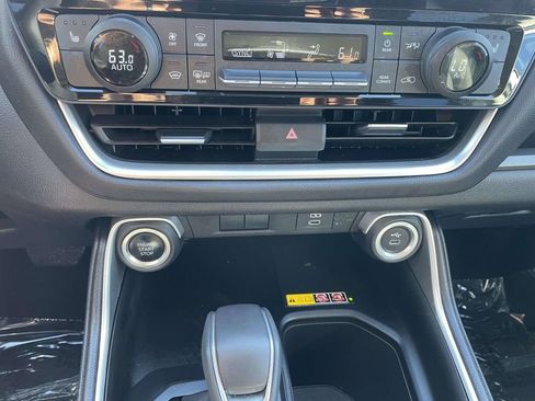 Used 2025 Toyota Grand Highlander AWD image 42