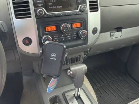 Used 2017 Nissan Frontier SV w/ SV Value Truck Package RWD image 6