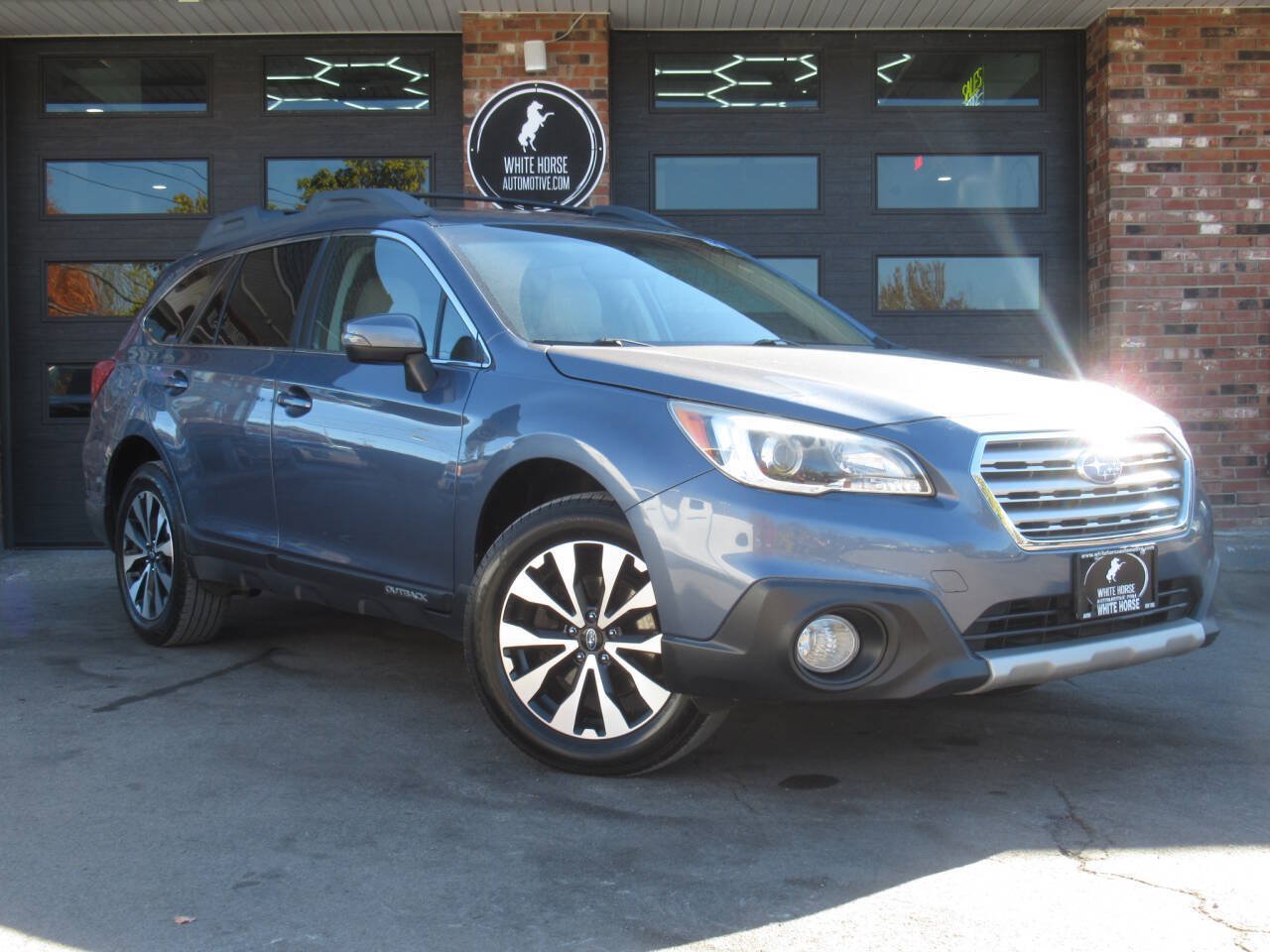Used 2017 Subaru Outback 2.5i Limited AWD/4WD image 1