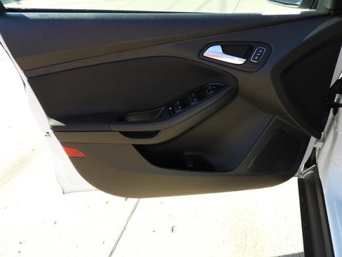 Used 2016 Ford Focus SE FWD image 16