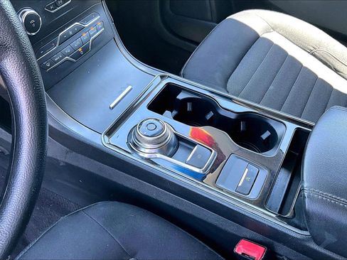 Used 2020 Ford Edge SE FWD image 13