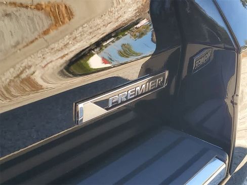 Used 2018 Chevrolet Suburban Premier image 6