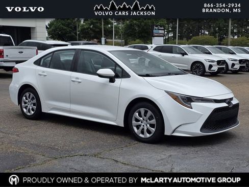 Used 2022 Toyota Corolla LE FWD image 1
