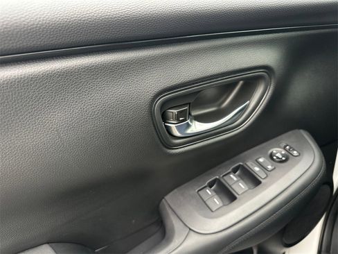 Used 2025 Honda HR-V LX image 31