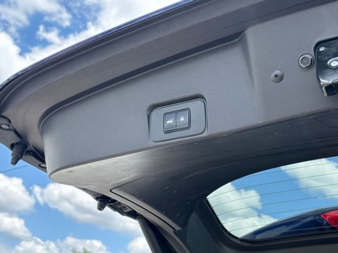 Used 2025 Nissan Rogue SV FWD image 23