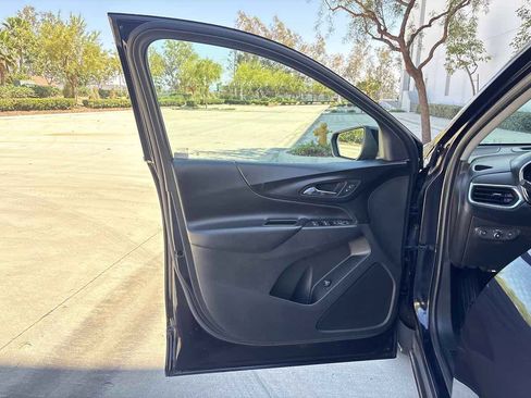 Used 2020 Chevrolet Equinox LT FWD image 19