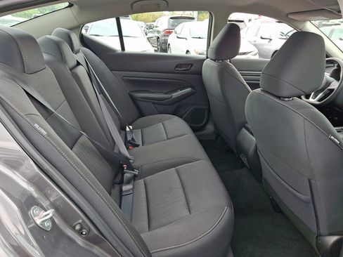Used 2025 Nissan Altima 2.5 SV FWD image 15