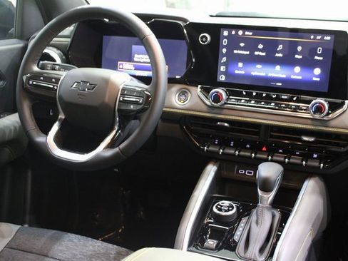 Used 2024 Chevrolet Colorado ZR2 w/ Technology Package image 24