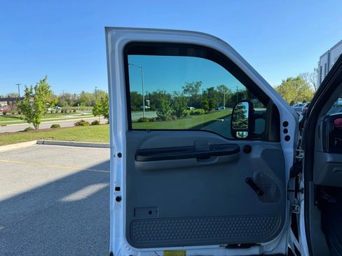 Used 2005 Ford F350 4x4 Regular Cab DRW Super Duty image 12