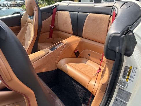 Used 2019 Ferrari Portofino RWD image 34