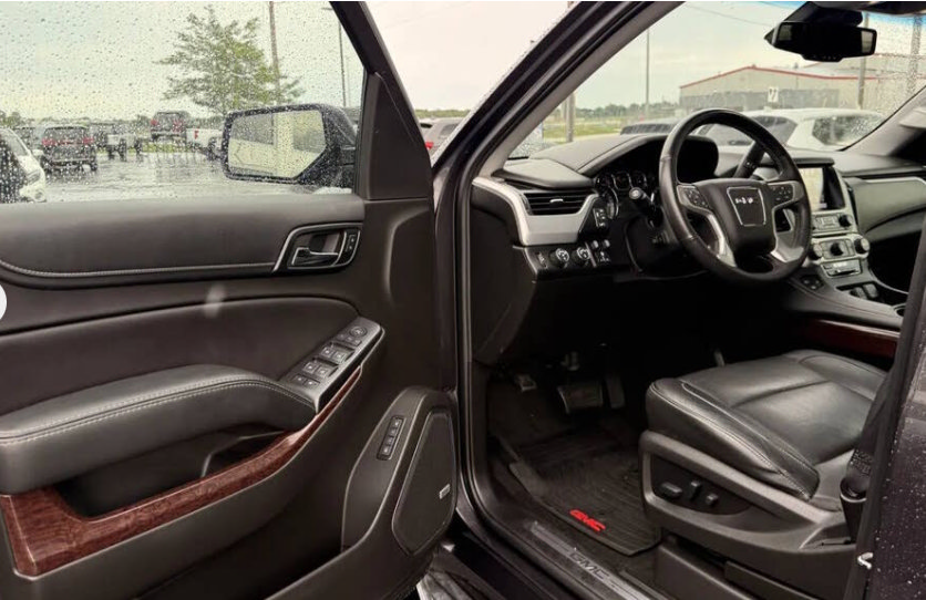 Used 2015 GMC Yukon Denali w/ Premium Package AWD/4WD image 9