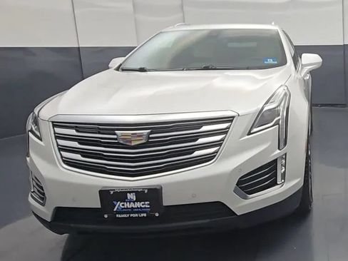 Used 2018 Cadillac XT5 Luxury w/ Driver Awareness Package AWD/4WD image 4