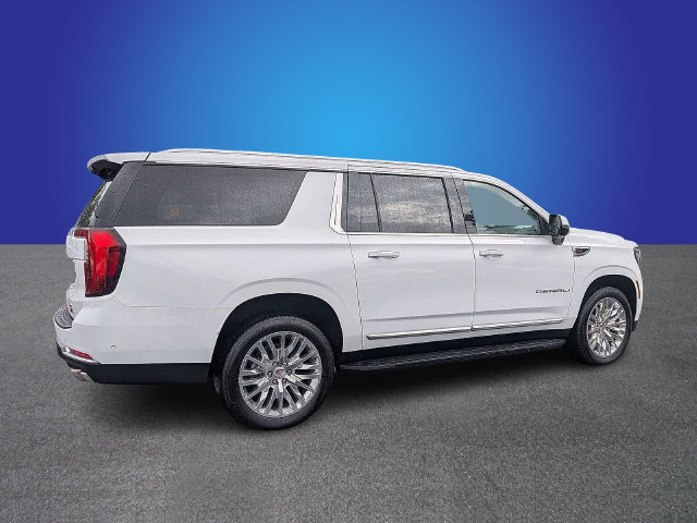 Used 2025 GMC Yukon XL Denali AWD/4WD image 5