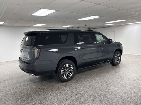 New 2026 Chevrolet Suburban Z71 w/ Comfort Package AWD/4WD image 8