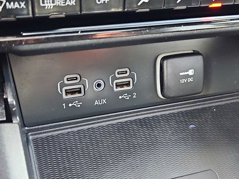 Used 2024 Jeep Grand Cherokee L Limited w/ Luxury Tech Group II image 19